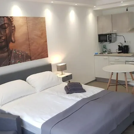 Check-inn - *