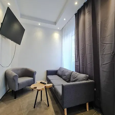 Check-inn - Aparthotel 3*