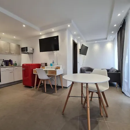 Check-inn - Aparthotel 3*