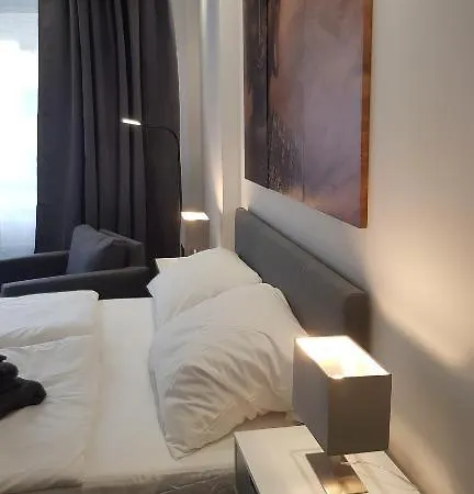 Check-inn - Aparthotel 3*