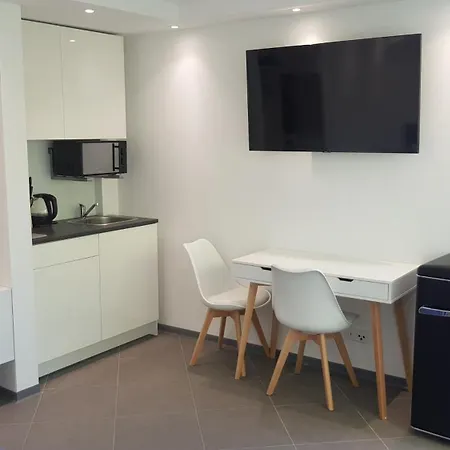 Check-inn - Aparthotel